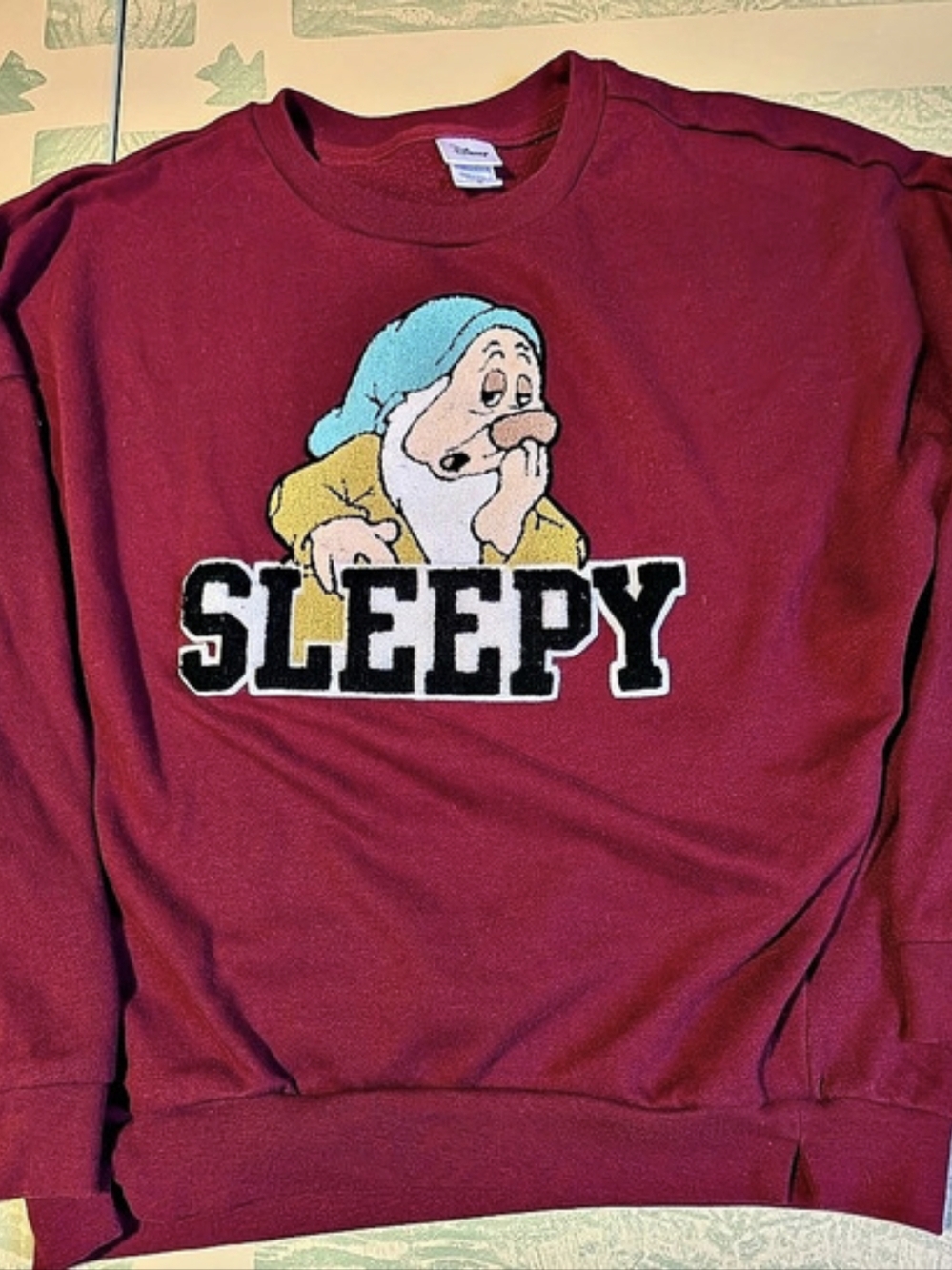 Disney Sleepy Graphic Sweatshirt Burgundy Size Medium